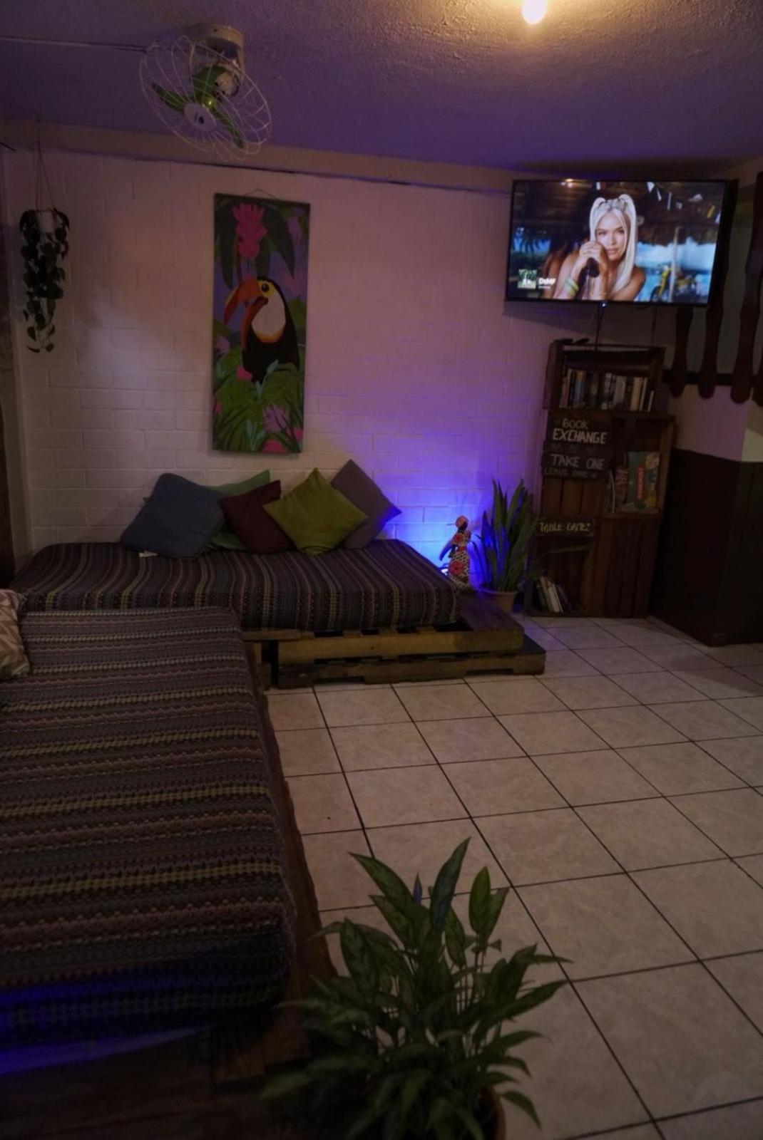 Pool House Hostel Σάντα Άνα Εξωτερικό φωτογραφία