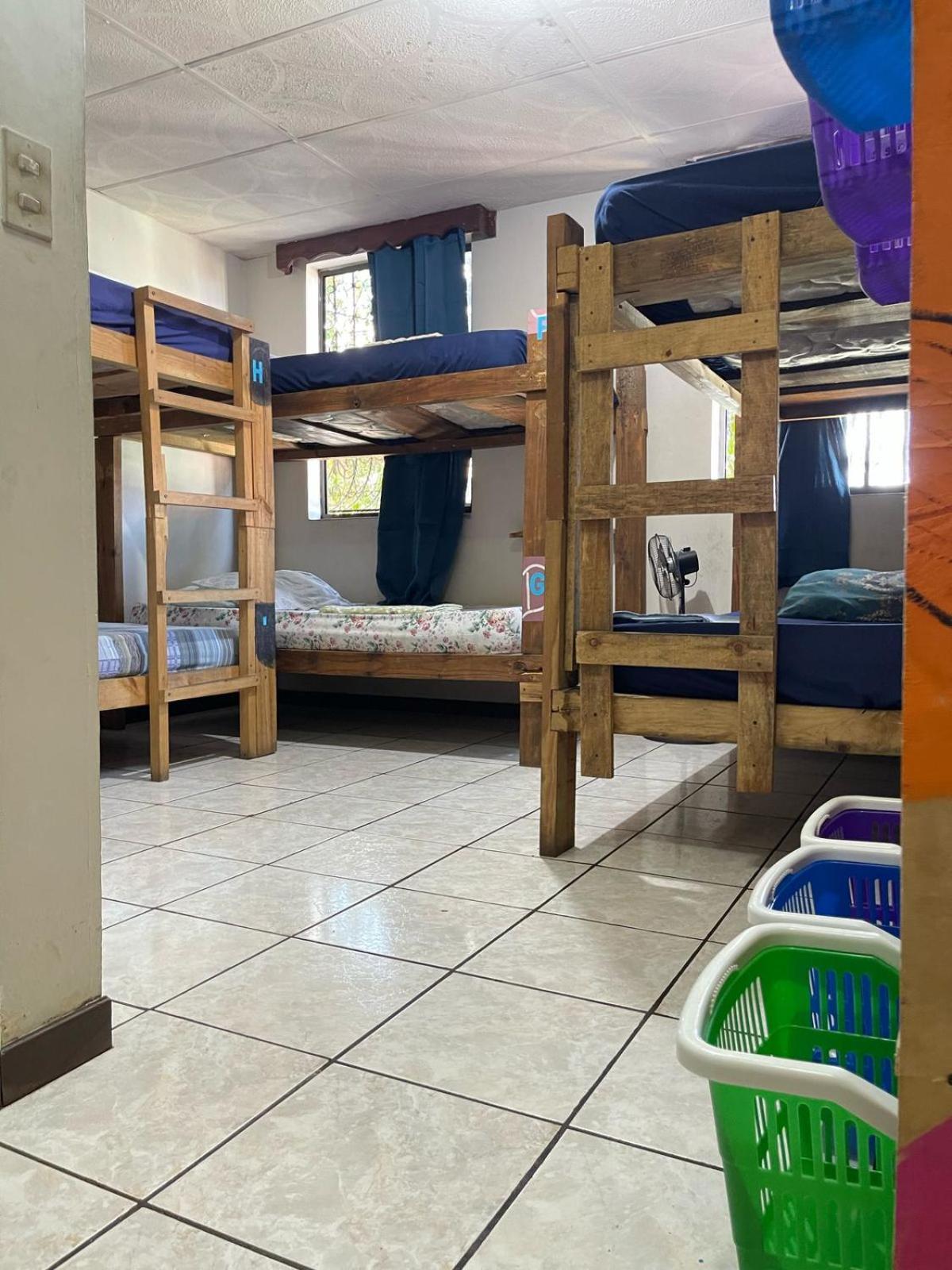 Pool House Hostel Σάντα Άνα Εξωτερικό φωτογραφία