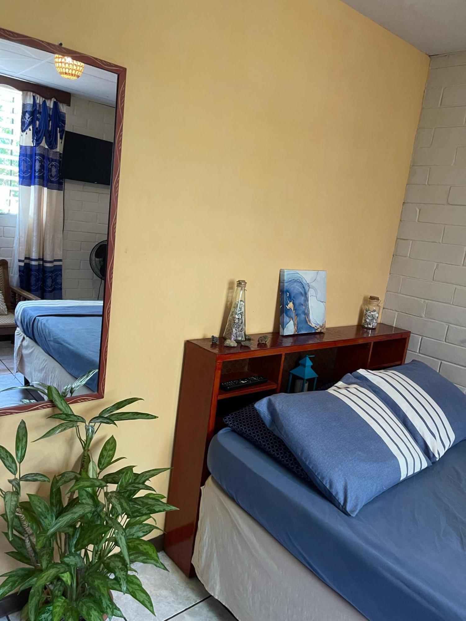 Pool House Hostel Σάντα Άνα Εξωτερικό φωτογραφία